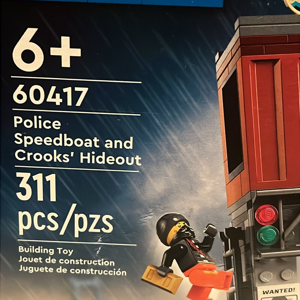 LEGO City Police Speedboat and Crooks' Hideout (60417) - Picture 4 of 8